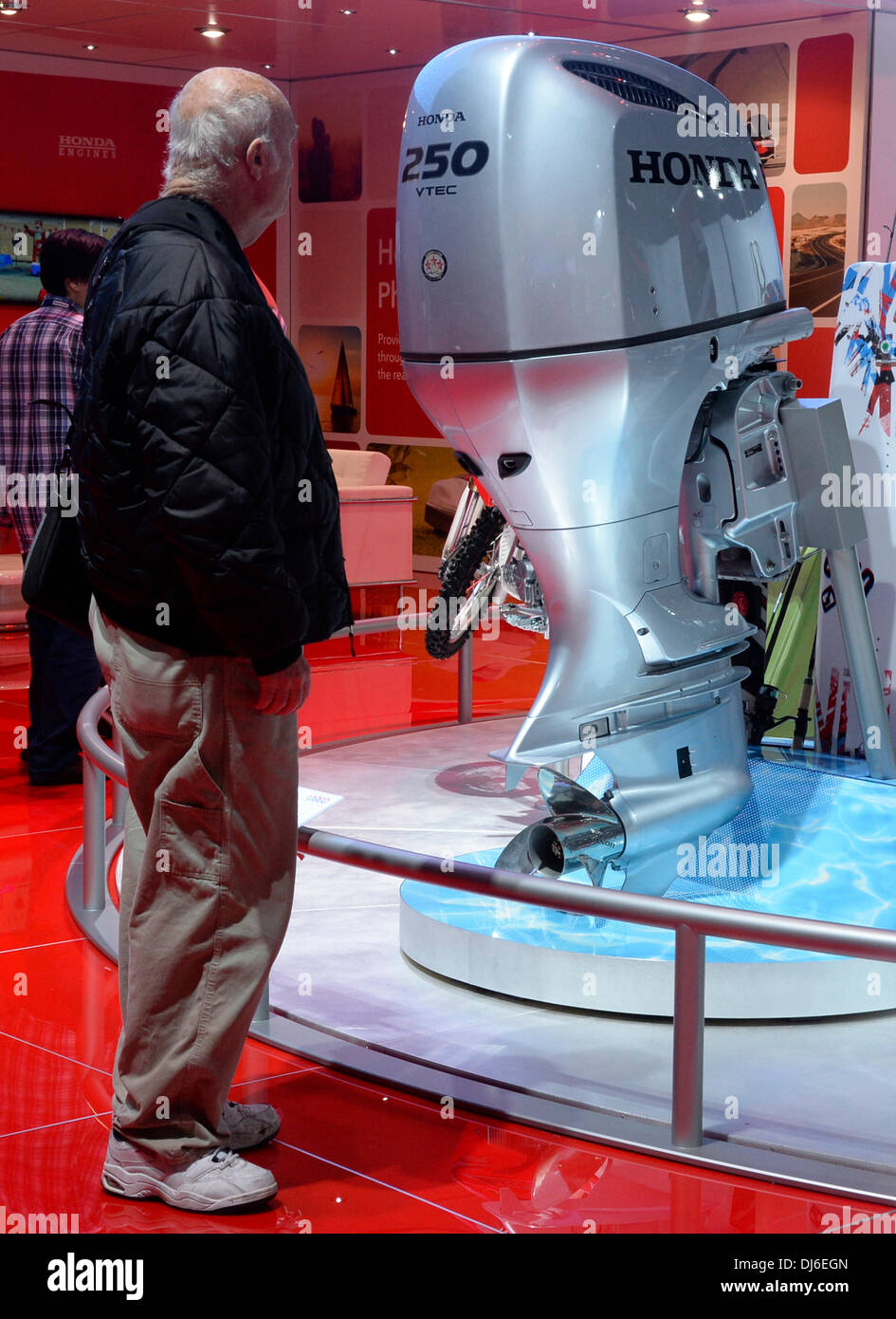 LA, CA, USA . 21st Nov, 2013. Honda shows their huge 250 outboard motor