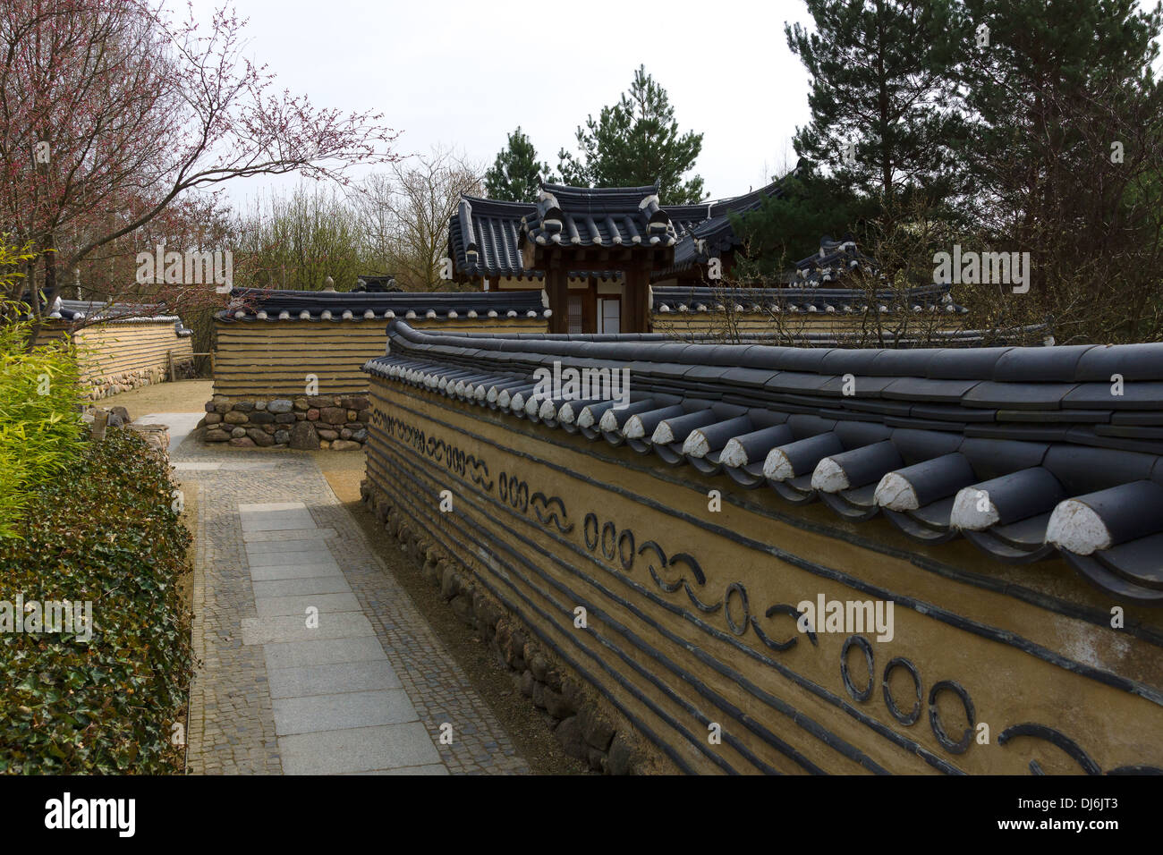 Traditional Korean vintage patio Stock Photo Alamy