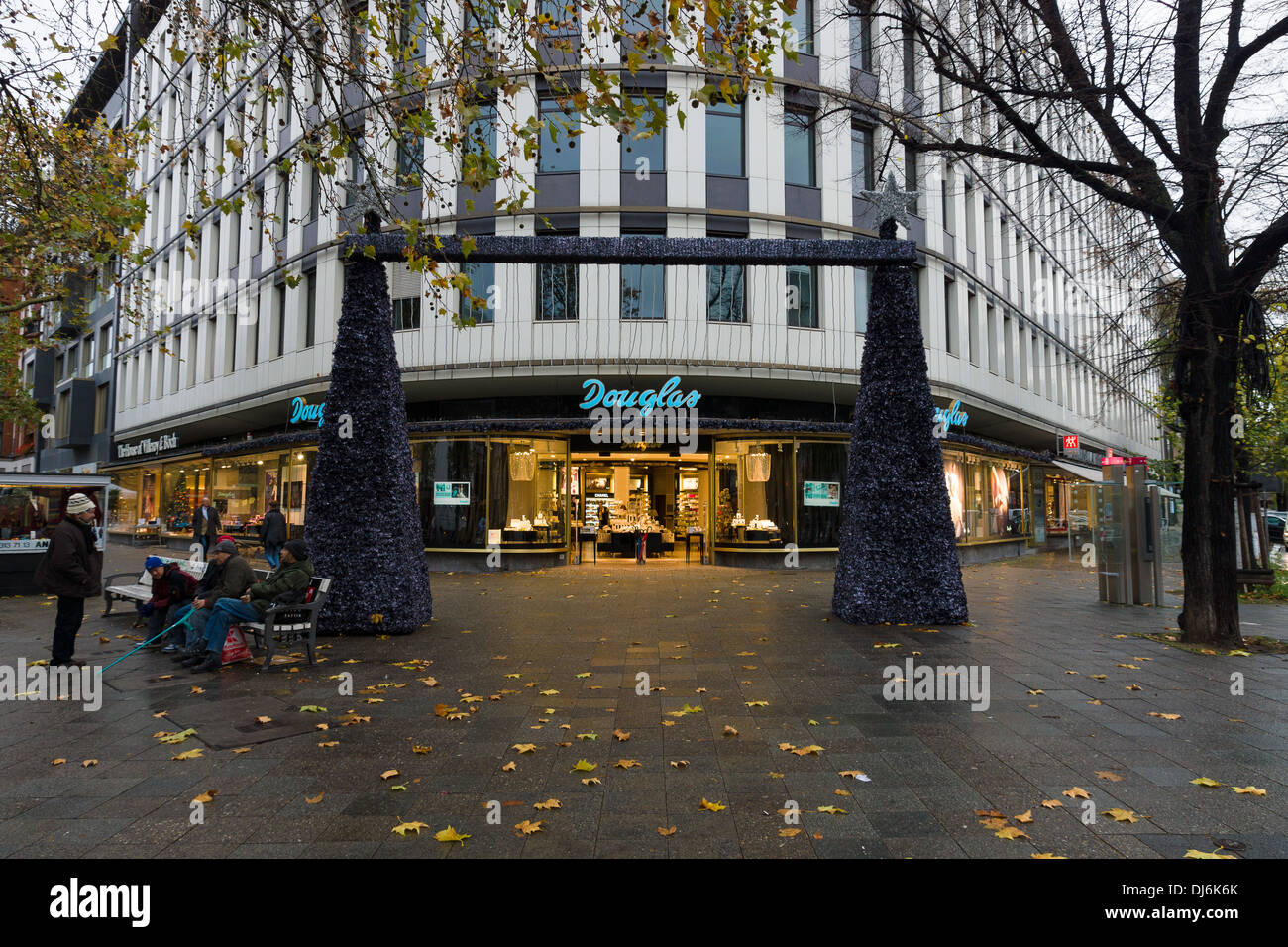The Kurfurstendamm Shopping Street Chain Perfume Shop Douglas Stock Photo Alamy
