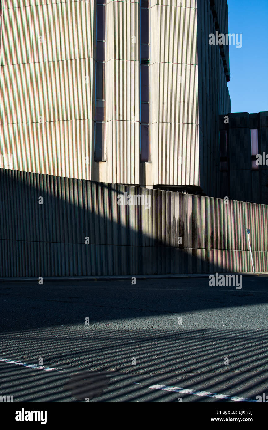 Lines on building hi-res stock photography and images - Alamy