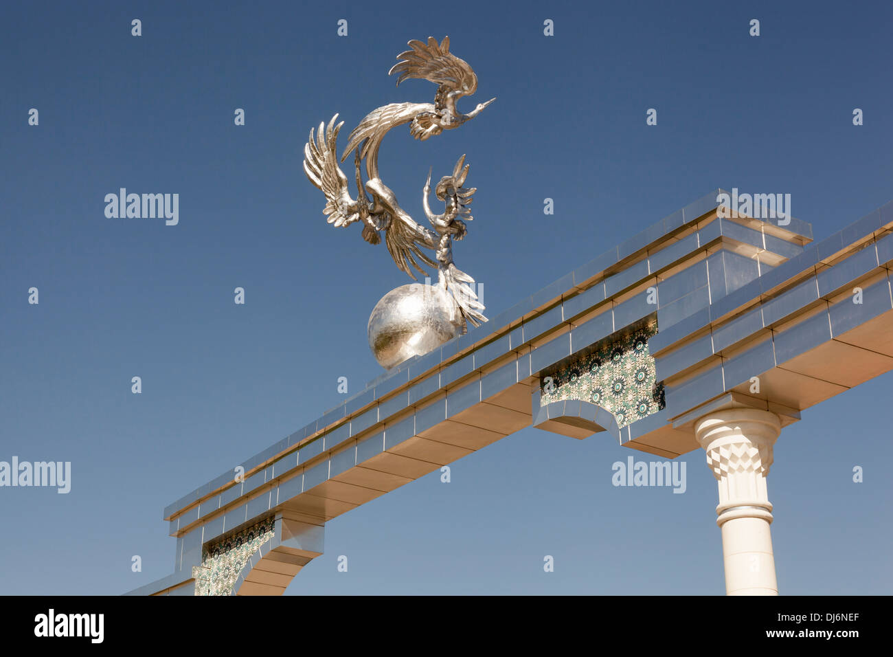 Sculpture of storks and cranes on Ezgulik Independence Arch, Independence Square, Mustakillik Maydoni, Tashkent, Uzbekistan Stock Photo