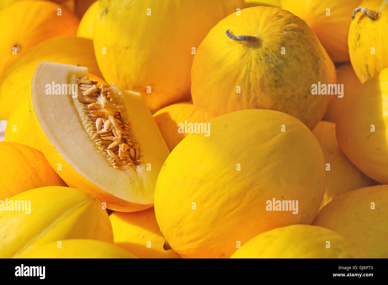 Sale ripe of melons on the market Stock Photo - Alamy