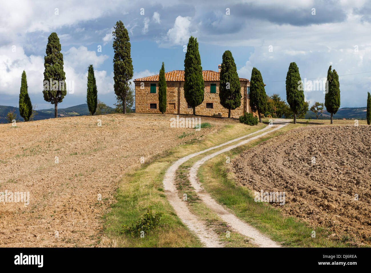 typical Tuscany landscape and farm, Italy Stock Photo - Alamy