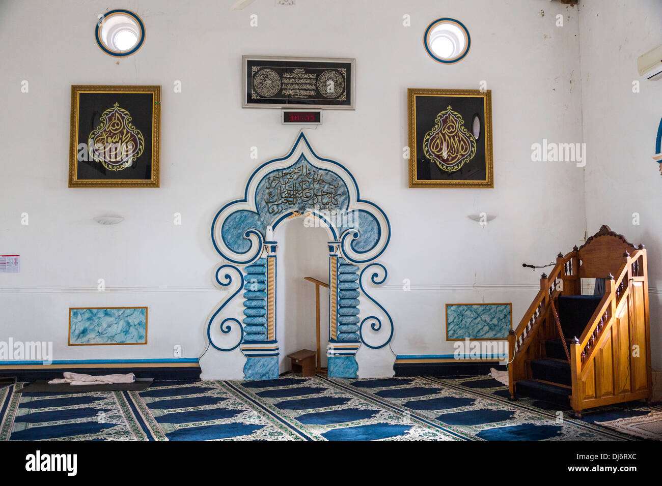 South Africa. Cape Town, Bo-kaap. Qibla of the Nurul Huda Mosque. Minbar on the right, from which the Friday sermon is given. Stock Photo