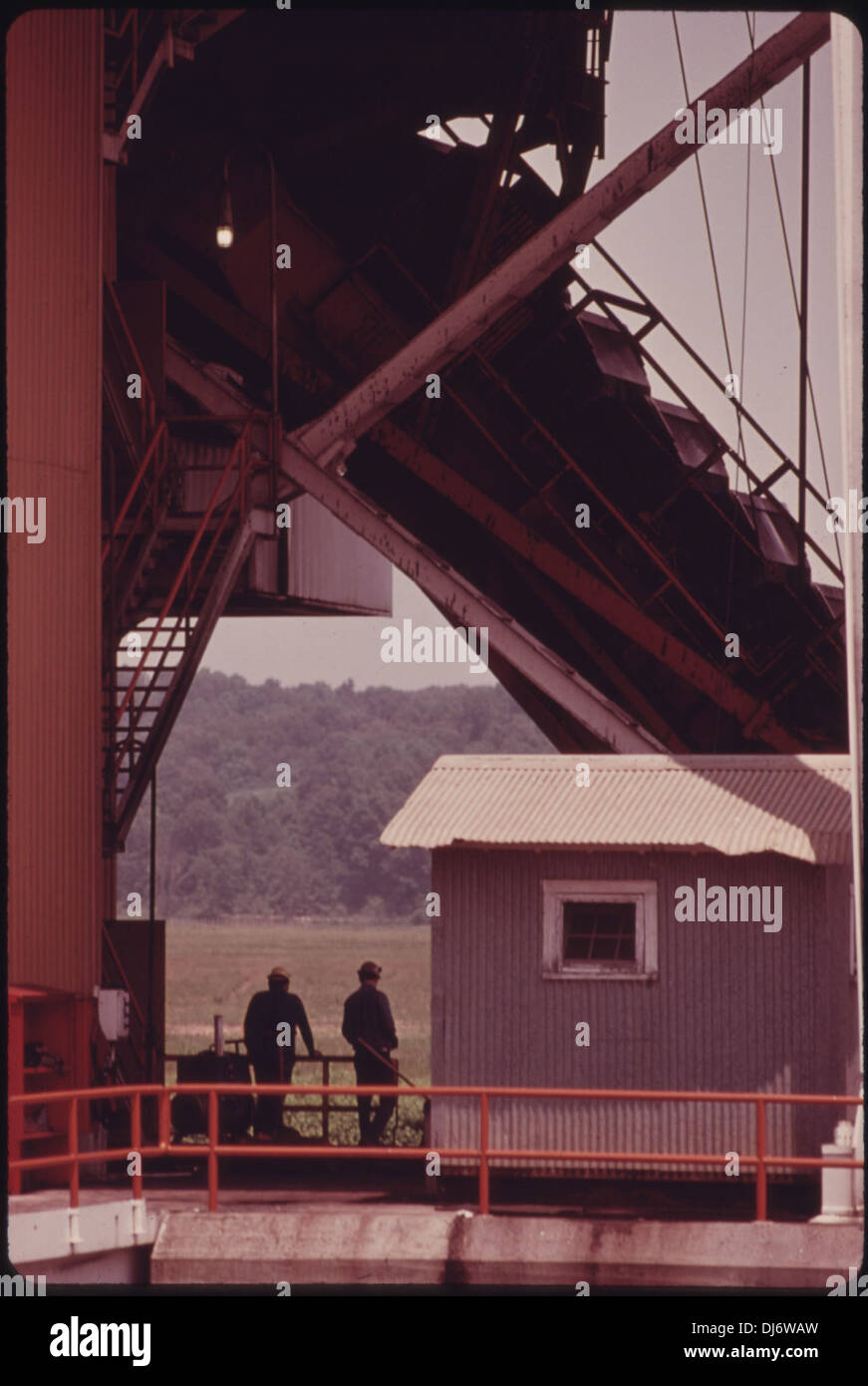 Unloading barges hires stock photography and images Alamy