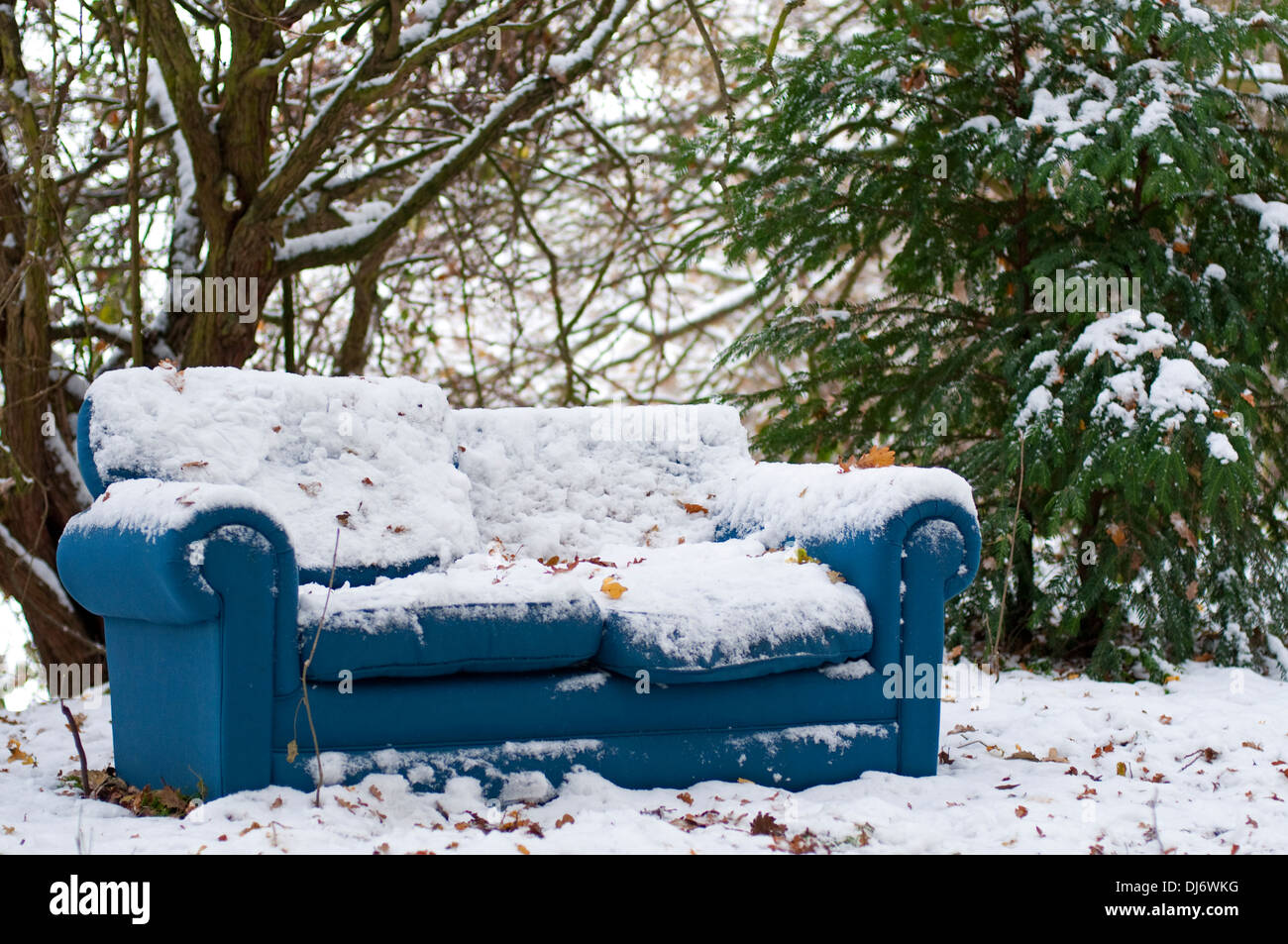 Abandoned sofa couch covered in snow Stock Photo - Alamy