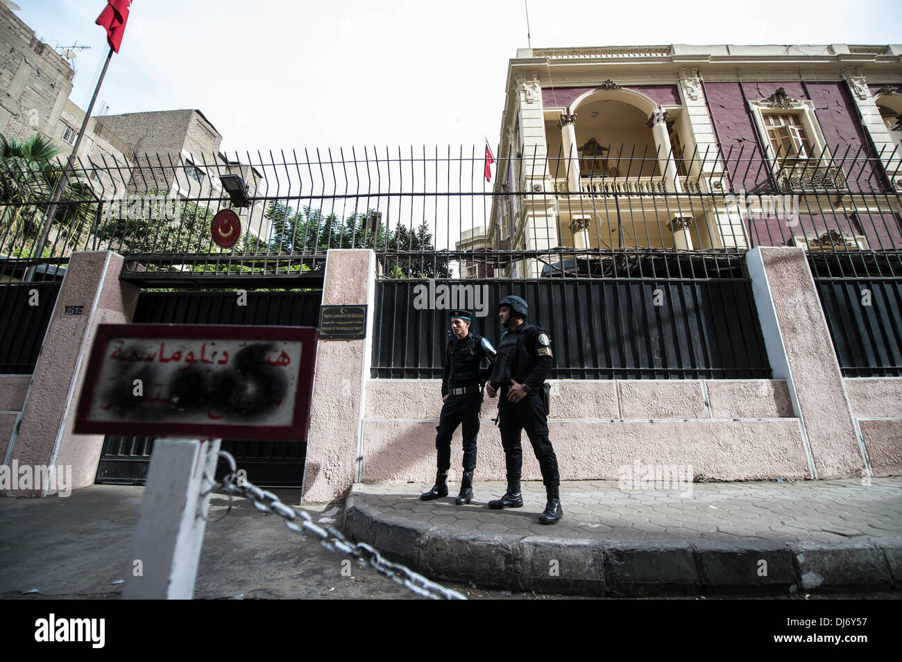 131123) -- CAIRO, Nov. 23, 2013 (Xinhua) -- Soldiers stand guard outside  the Turkish embassy in Cairo, Egypt, Nov. 23, 2013. Egypt has decided to  recall its ambassador in Ankara and expel