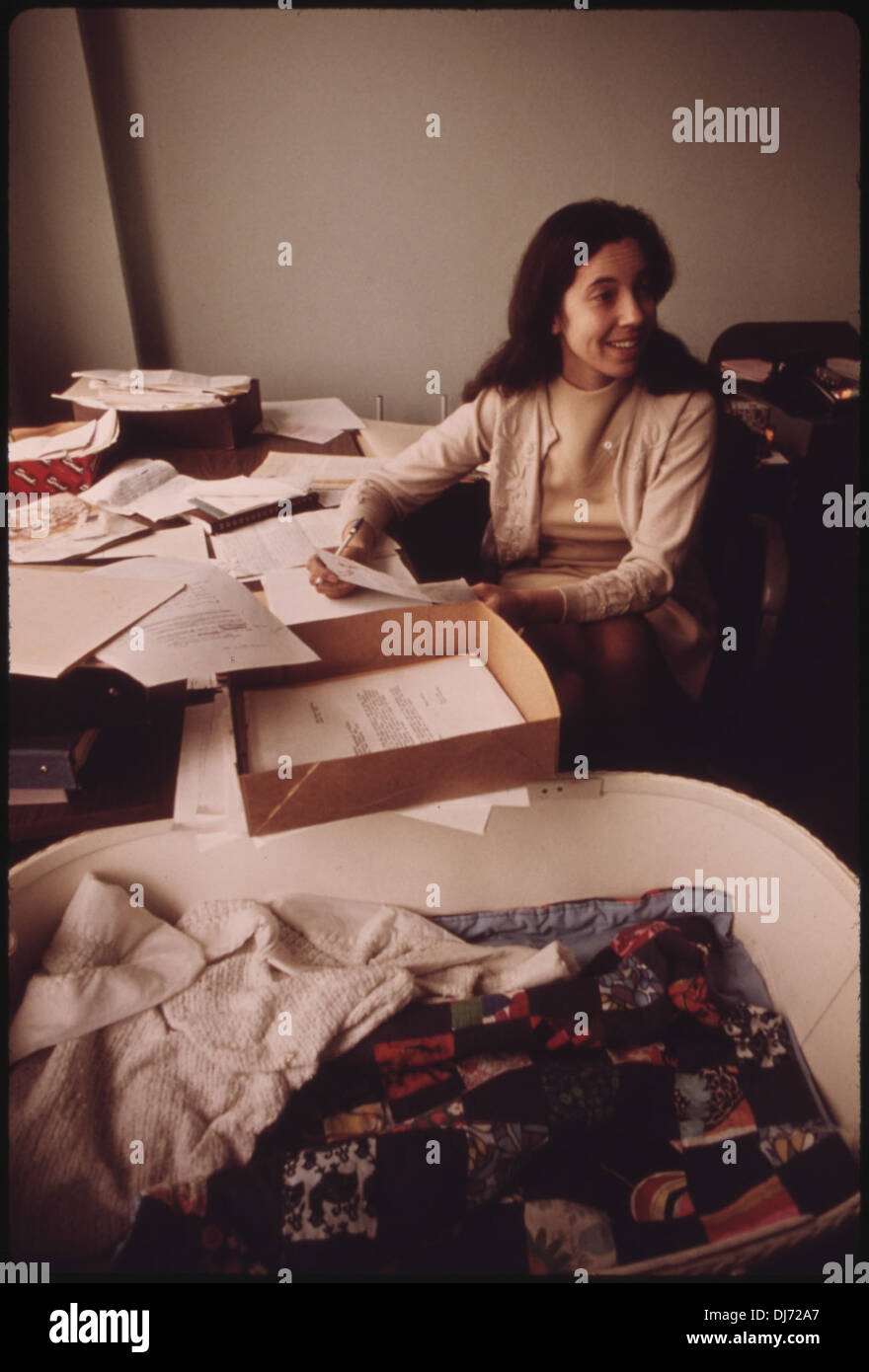 MS. GAIL FALK SELTZER, A STAFF LAWYER FOR FIELD SERVICES WITH THE UNITED MINE WORKERS OF AMERICA, WORK ON BLACK LUNG . 413 Stock Photo