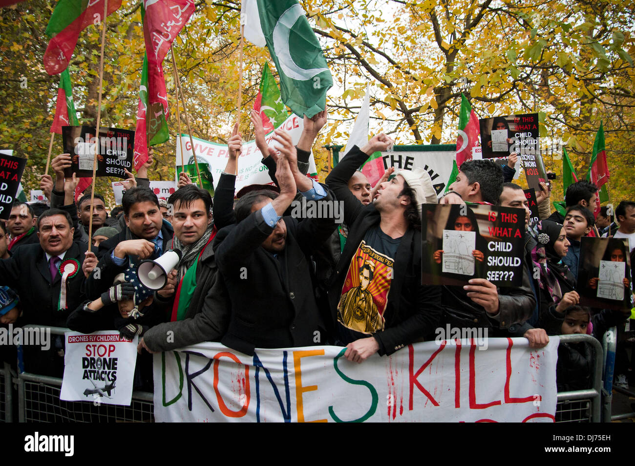 London, UK. 23rd Nov, 2013. Anti-drone protesters waving Pakistani and Pakistan Tehreek-e-Insaf (Movement for Justice) flags and holding banners outside the US Embassy in London's Grosvenor Square. Credit:  Pete Maclaine/Alamy Live News Stock Photo