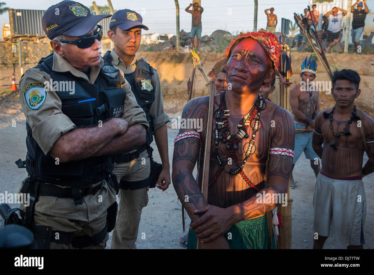 May 28, 2013 - Belo Monte Primary Turbine Const, Para, Brazil - An indigenous Munduruku man and member of the Federal Police argue during an occupation of the Belo Monte Dam. The Belo Monte is the first of a series of dams planned across the Amazon, and the Munduruku have come from the Tapajos River to protest several planned dams there. On May 27th, an indigenous group made up predominantly of Munduruku occupied Belo Monte and halted construction on the main turbine site. Xikrin people live on the Bacaja, a tributary of the Xingu River, where construction of the Belo Monte Dam is reaching pea Stock Photo