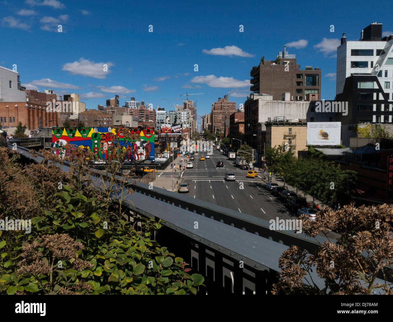 High line park walkway hi-res stock photography and images - Alamy