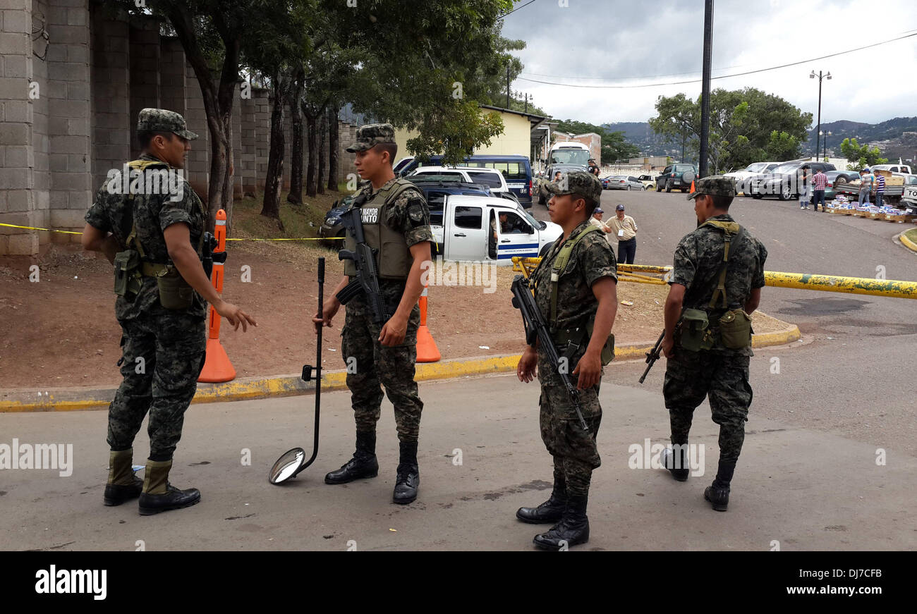 (131124) -- TEGUCIGALPA, Nov. 24, 2013 (Xinhua) -- Soldiers guard near the supreme electoral committee in Tegucigalpa, Honduras, on Nov. 23, 2013. Honduras raised the security level before the presidential election which will be held on Nov. 24, 2013. (Xinhua/Liu Xuan) (ybg) Stock Photo