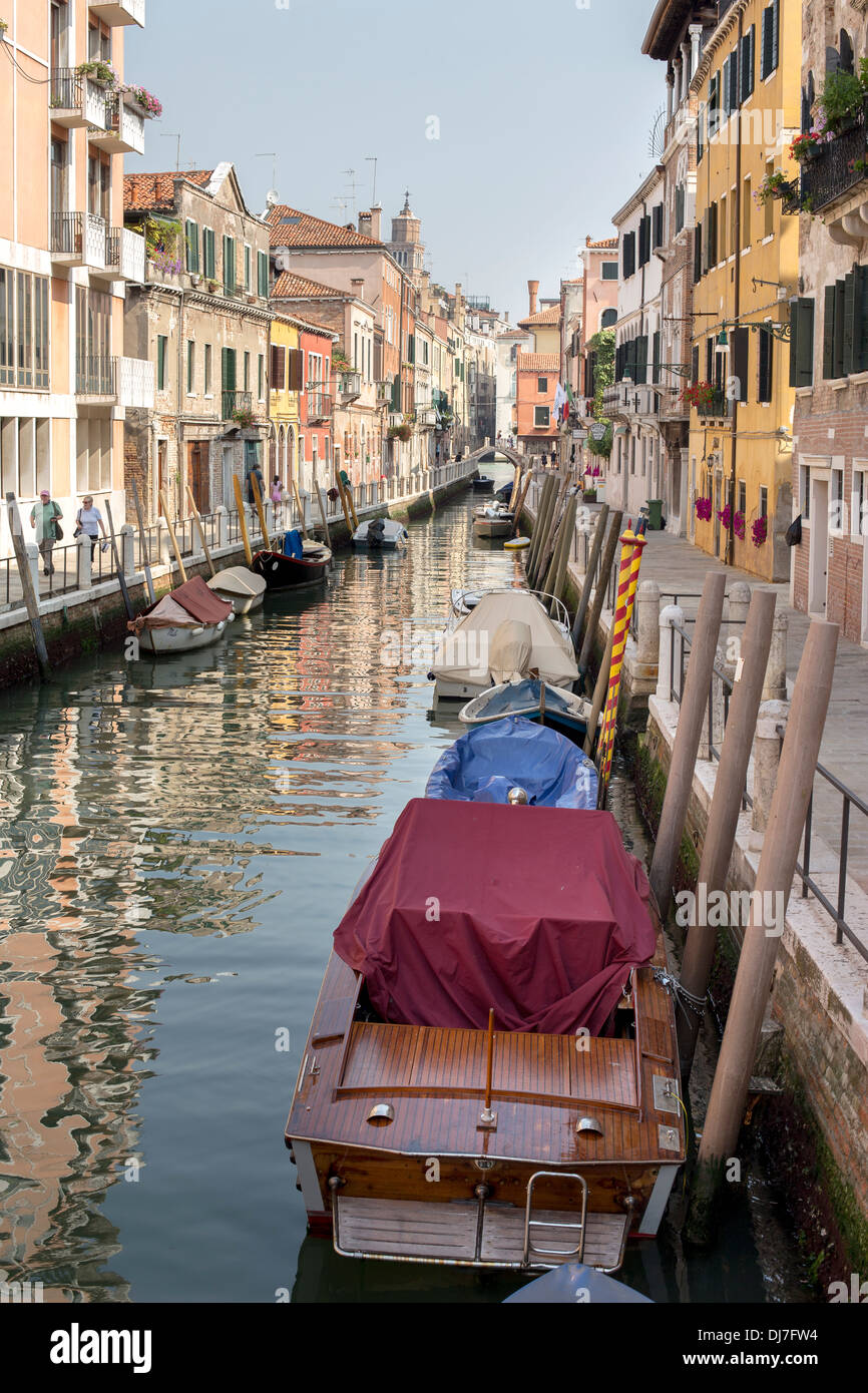 Venice narrow canal colour hi-res stock photography and images - Alamy