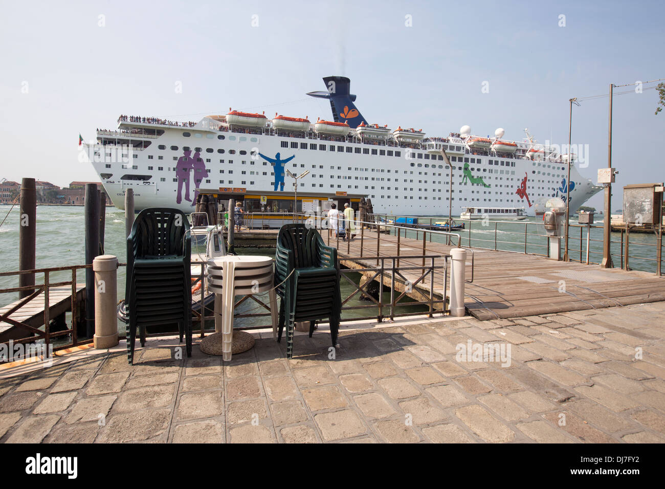 Cruise ship in venice italy hi-res stock photography and images - Alamy