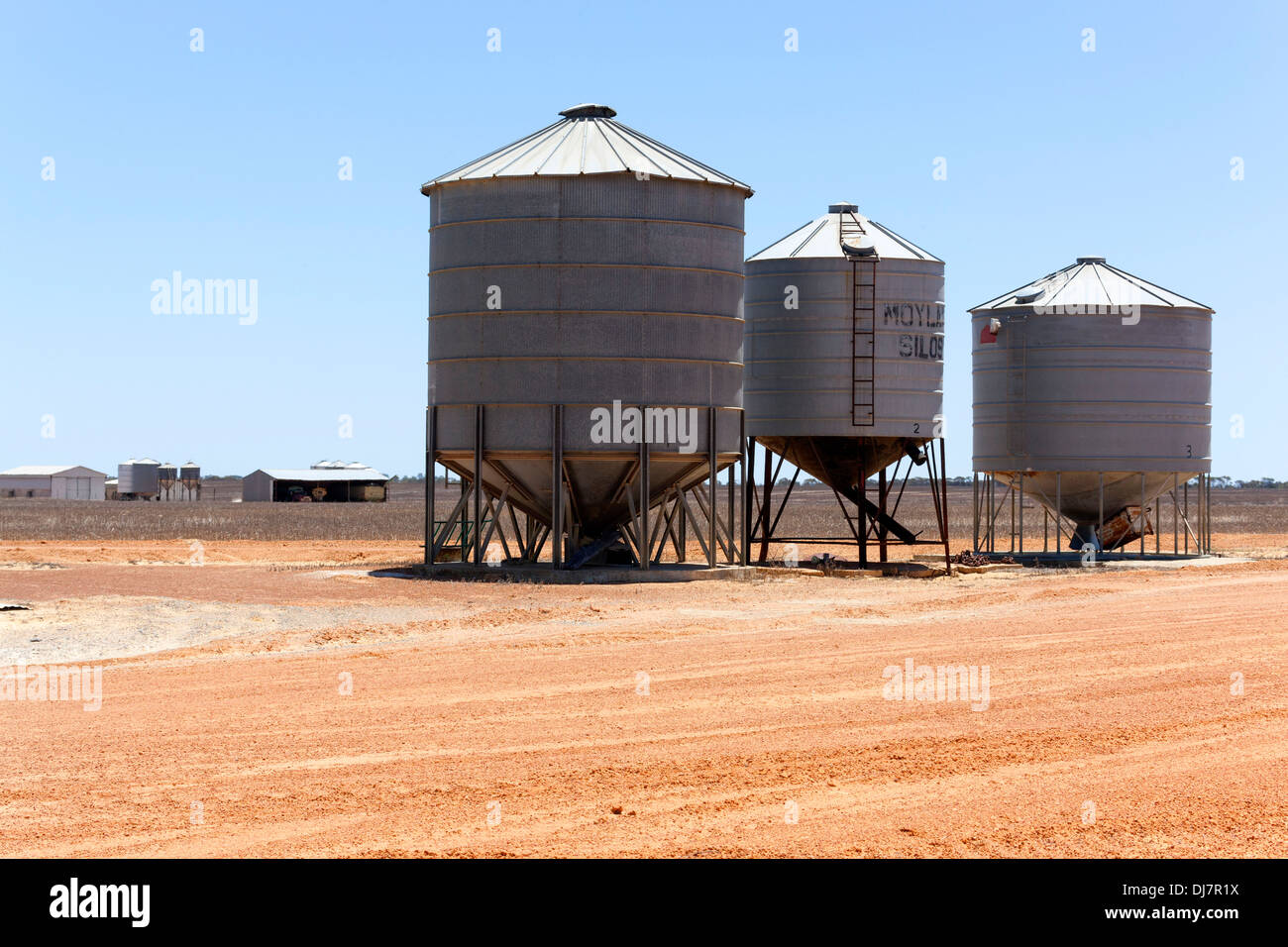 Grain silos and farm shed, Murchison Western Australia Stock Photo