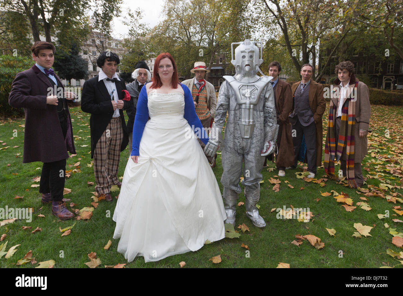 London Uk 24 November 2013 Several Doctor Who S Pose With A