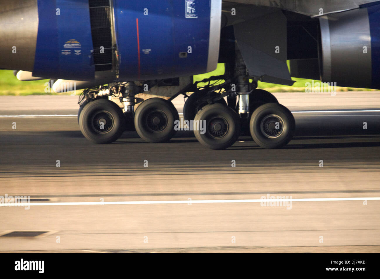 Close up of a Boeing 747 landing gear Stock Photo Alamy