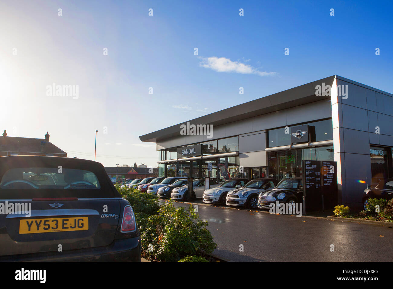 BMW Mini Sandal car showroom in Wakefield Stock Photo