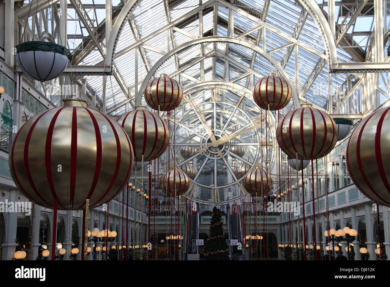 St Stephen's Green Shopping Centre in the city of Dublin at Christmas Stock Photo