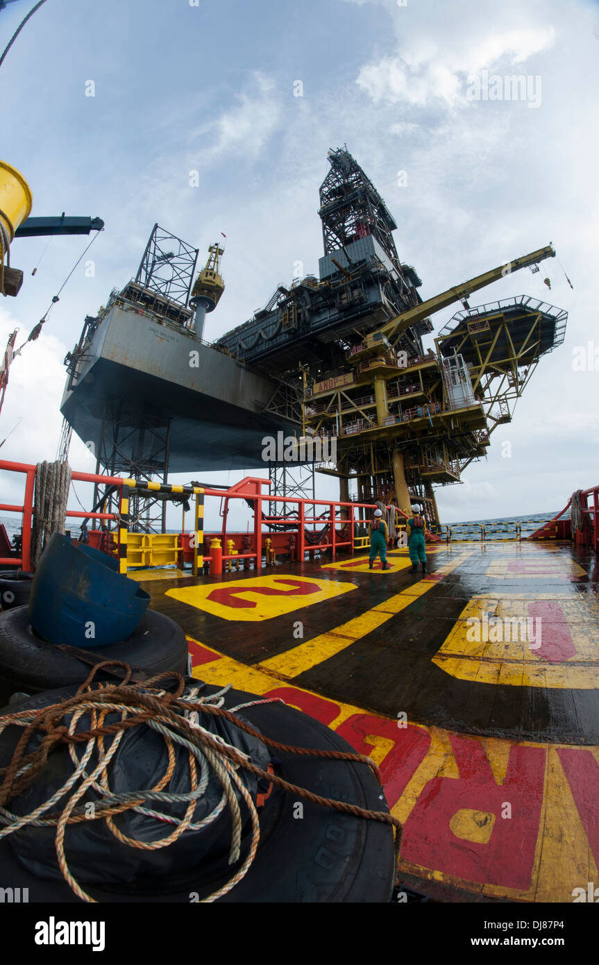 Oil rig pipes hires stock photography and images Alamy