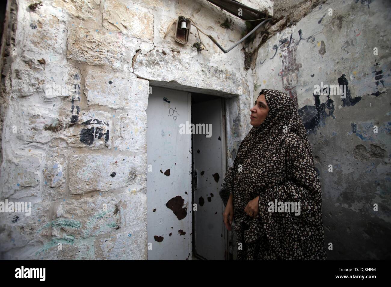 Jerusalem, Israel. 23rd Nov, 2013. A Palestinian woman gestures to the cracks on a wall at her home in the old town of Jerusalem, Nov. 24, 2013. Landslides began seven years ago due to the network of tunnels that Jerusalem's municipality is digging that endangers many homes in the area.Photo: Saeed Qaq/NurPhoto Credit:  Saeed Qaq/NurPhoto/ZUMAPRESS.com/Alamy Live News Stock Photo
