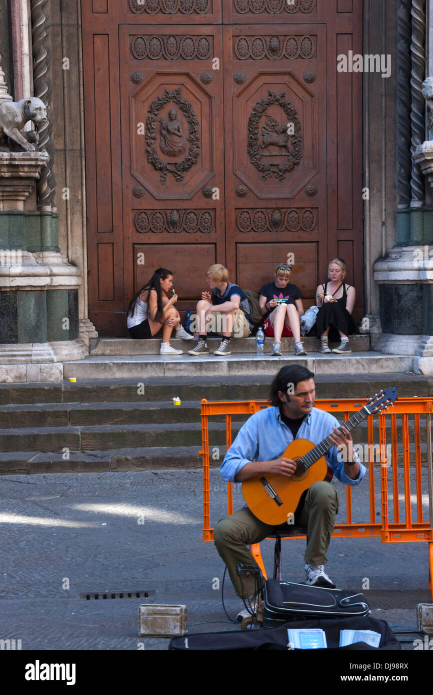 Buskers in florence hi-res stock photography and images - Alamy