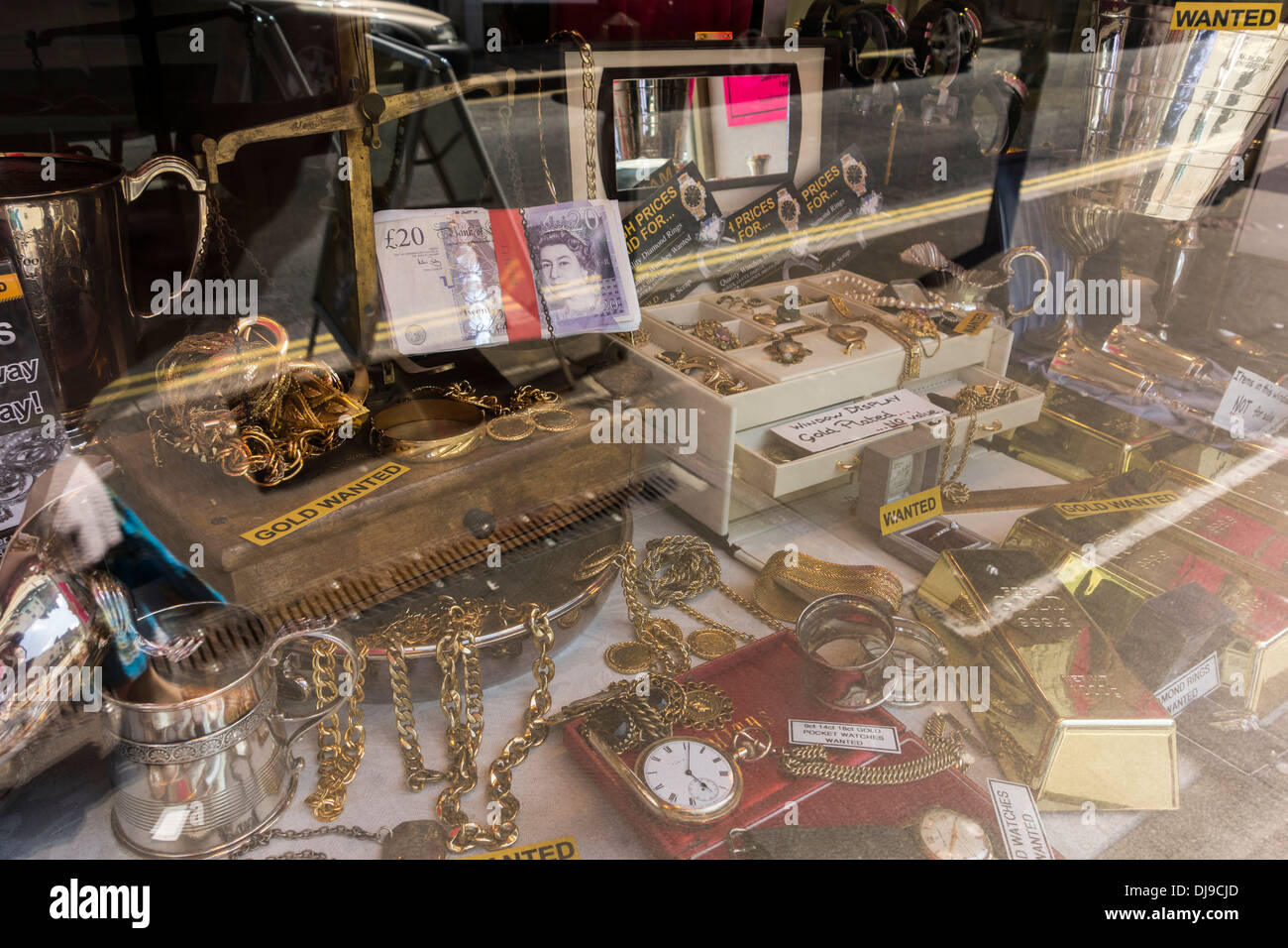 Window display of shop that buys gold and jewelery for cash, UK Stock Photo