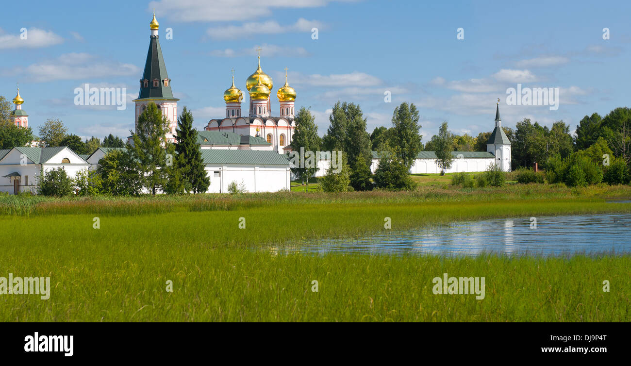 Ayolni masxara qilish porno Orgazmdan siyayotgan rus qizlari ishtirokidagi rus pornosini onlayn tomosha qiling.