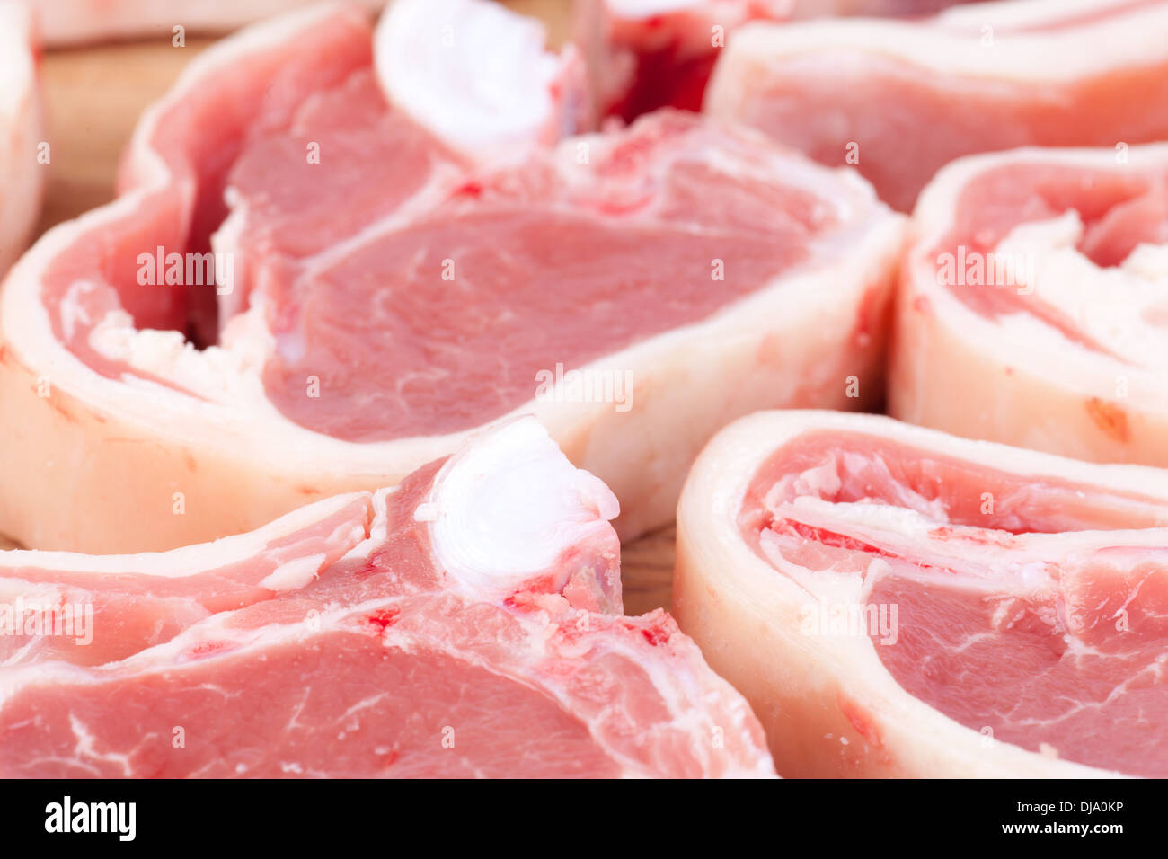 Raw lamb chops with fresh mint – License Images – 13200577 ❘ StockFood