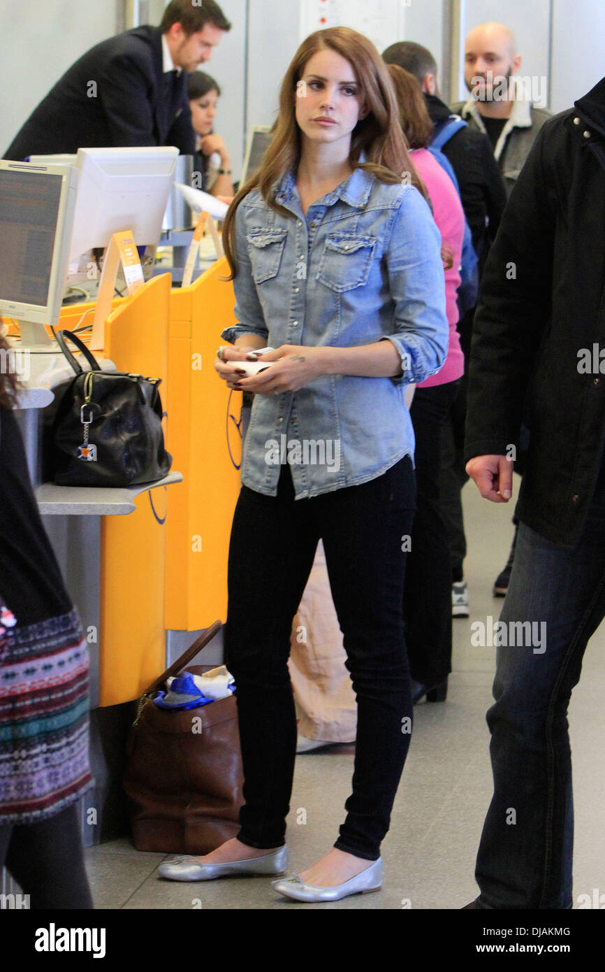 Lana del Rey at Tegel airport to catch a Lufthansa flight to London
