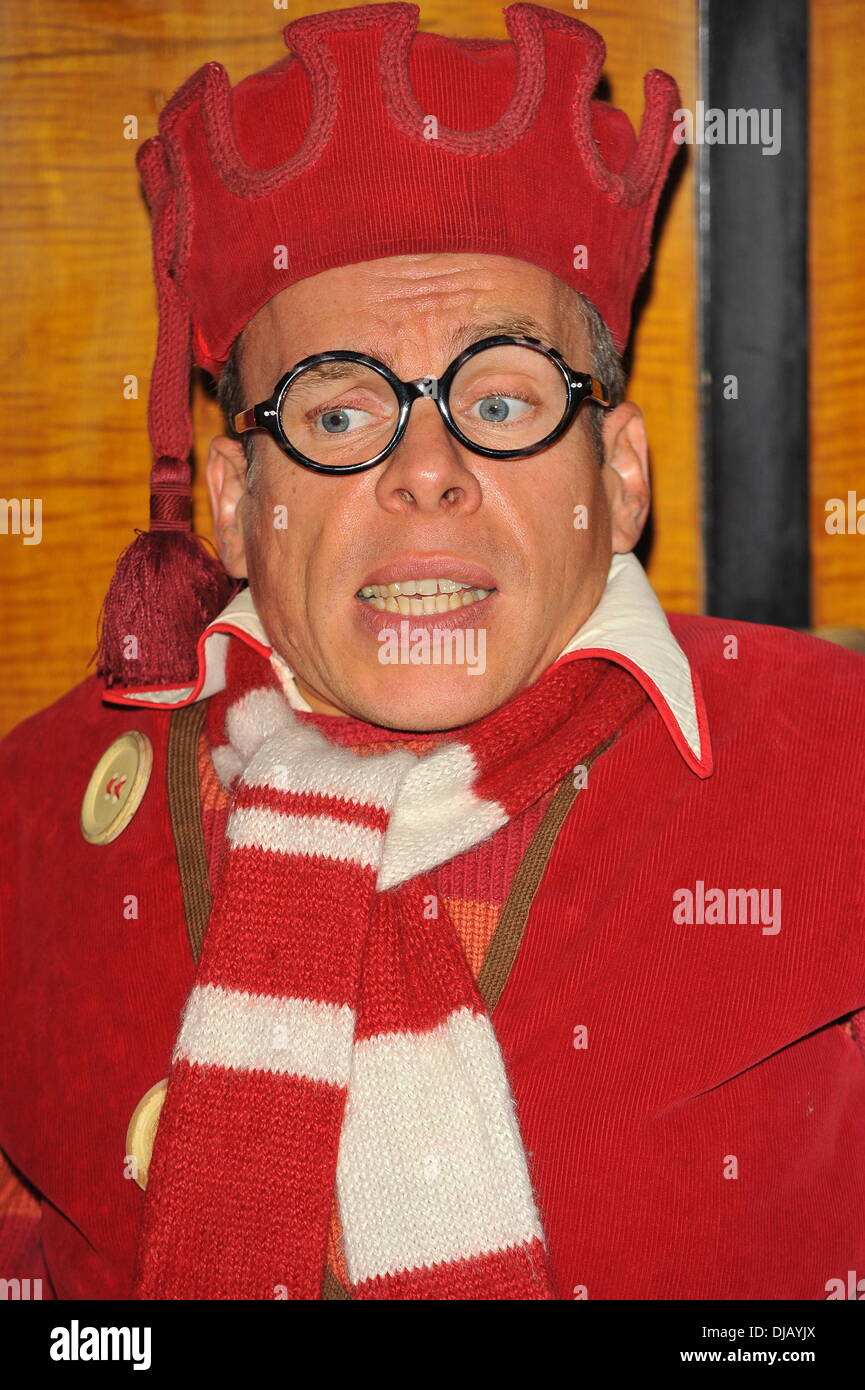 Warwick Davis Stars of 'Snow White and the Seven Dwarfs' attend a