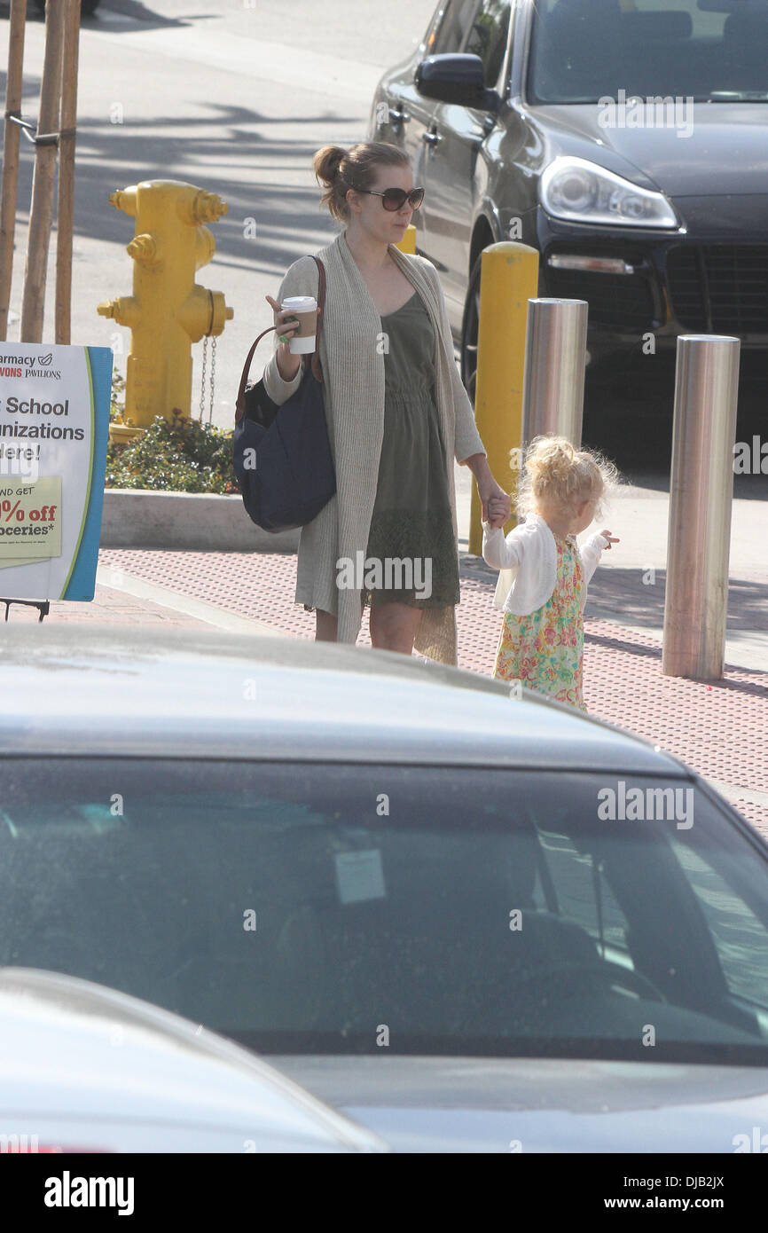 Amy Adams and her daughter Aviana Olea Le Gallo are seen while food shopping at Pavillions market Los Angeles, California - 29.09.12 Stock Photo