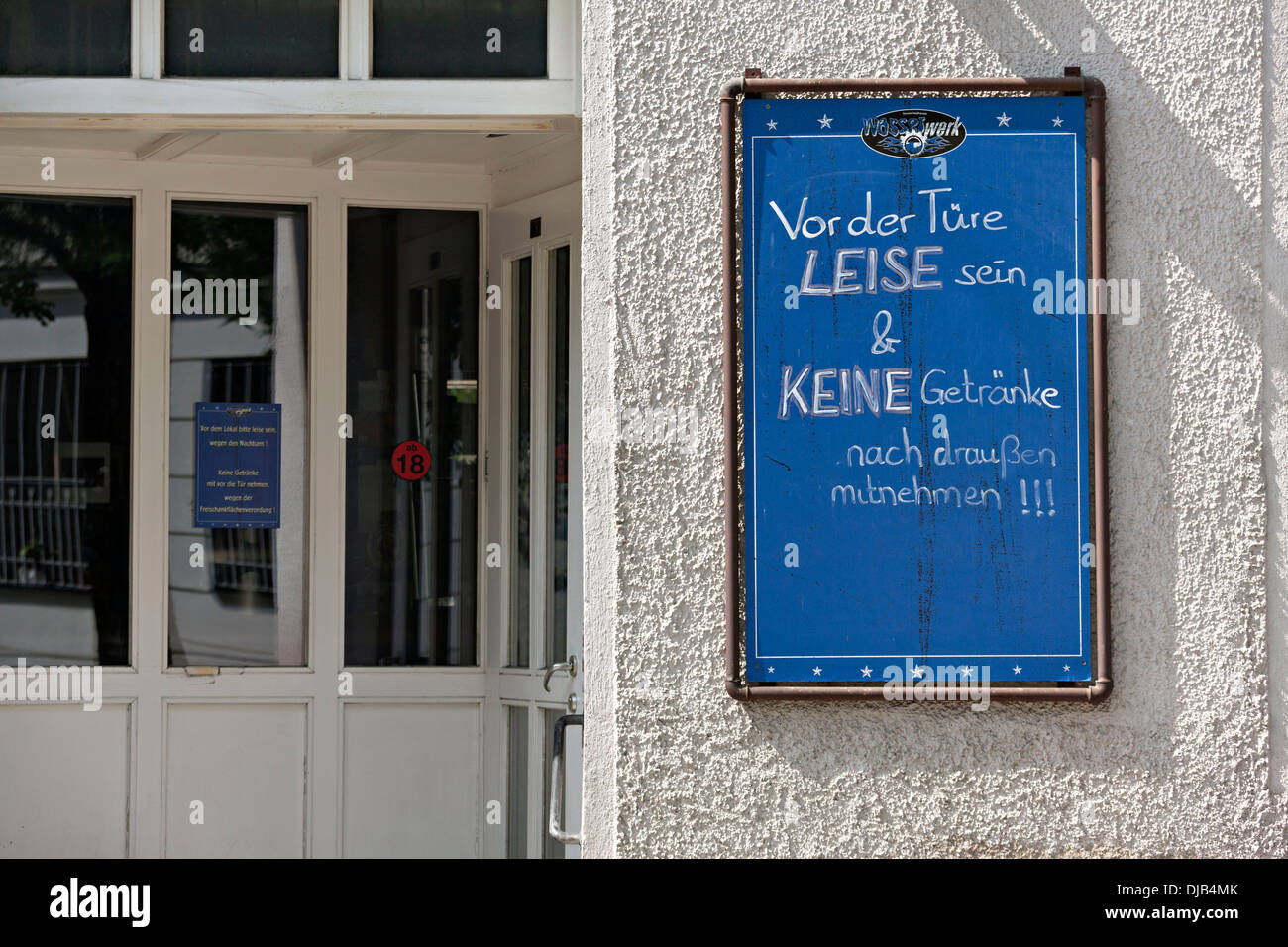 German sign saying no drinking or noise allowed outside the
