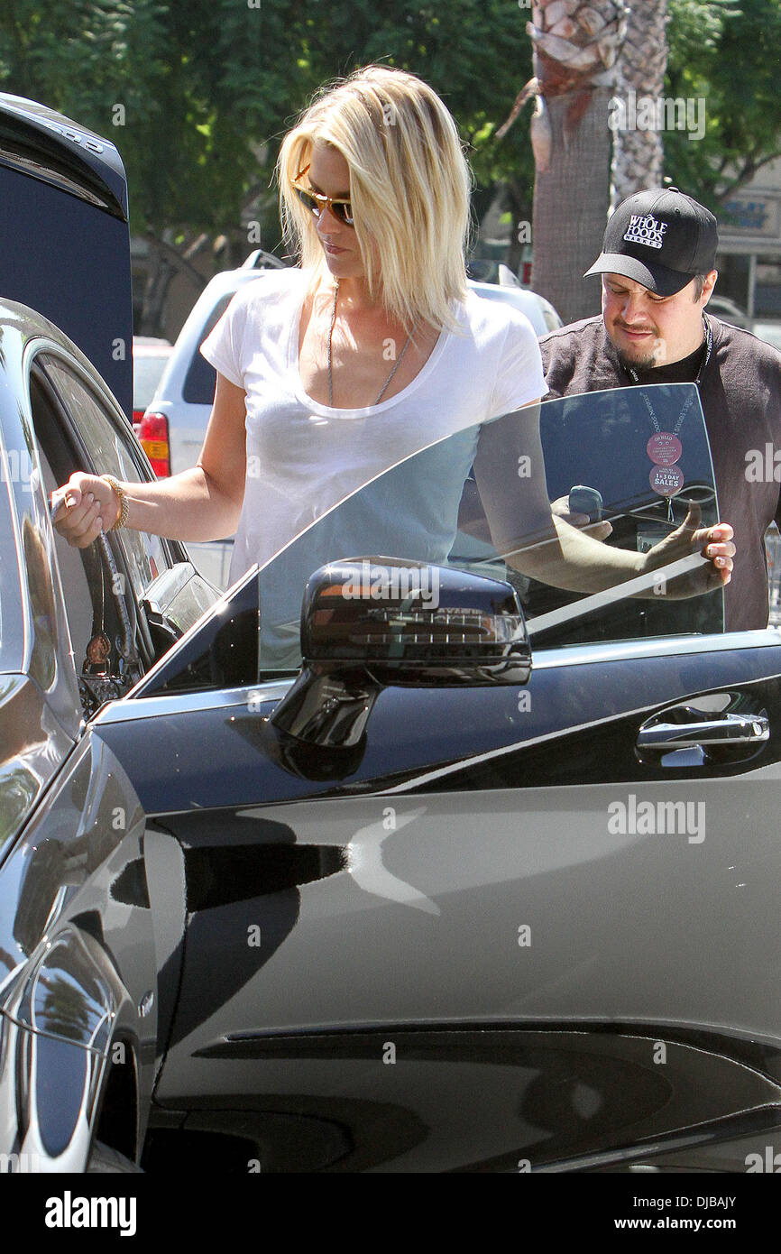 Ali Larter Obsessed Car Make Up Free Ali Larter Indulges In Yoga