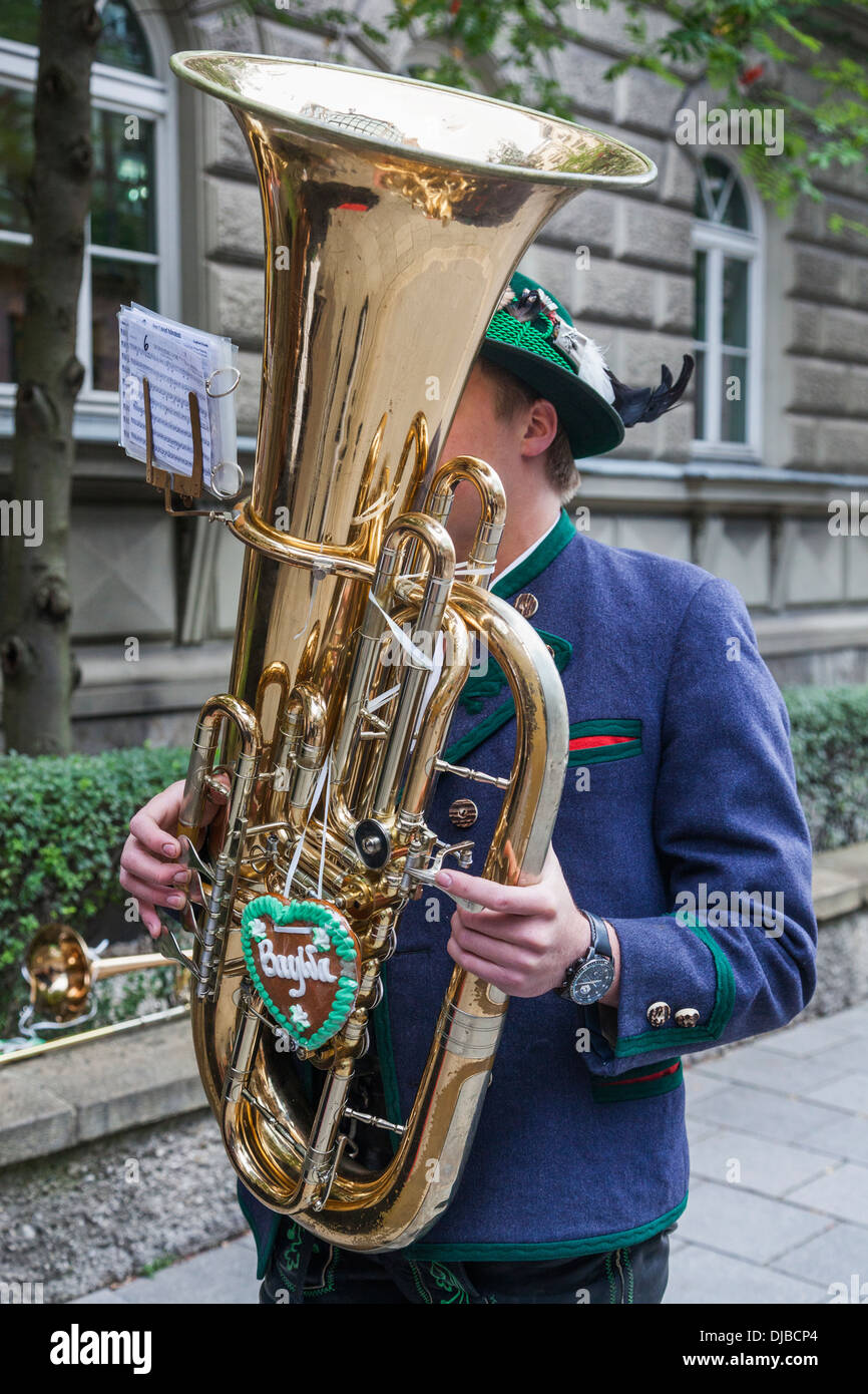 Playing trombone hires stock photography and images Alamy