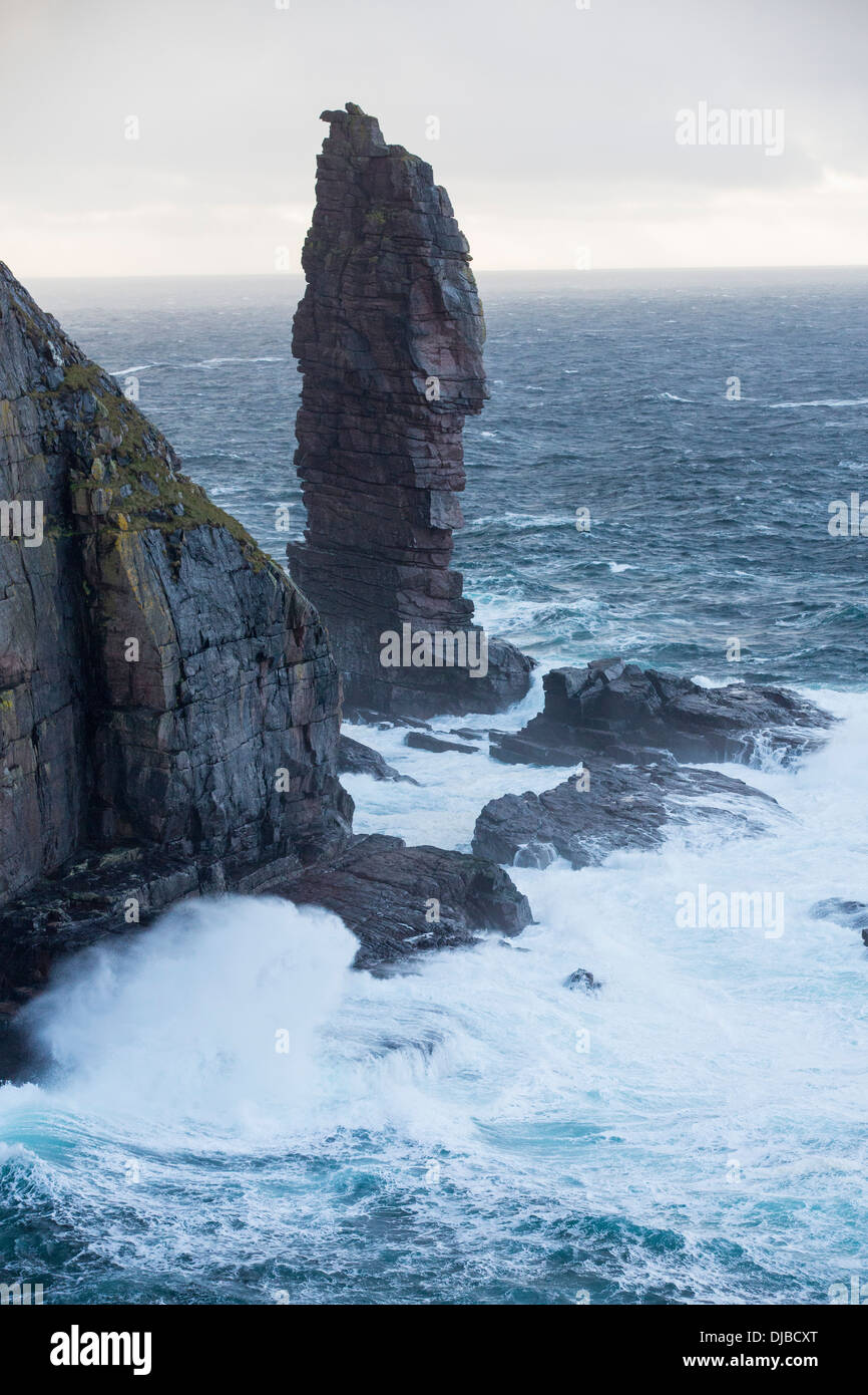 the-old-man-of-stoer-a-sea-stack-in-assynt-scotland-uk-stock-photo