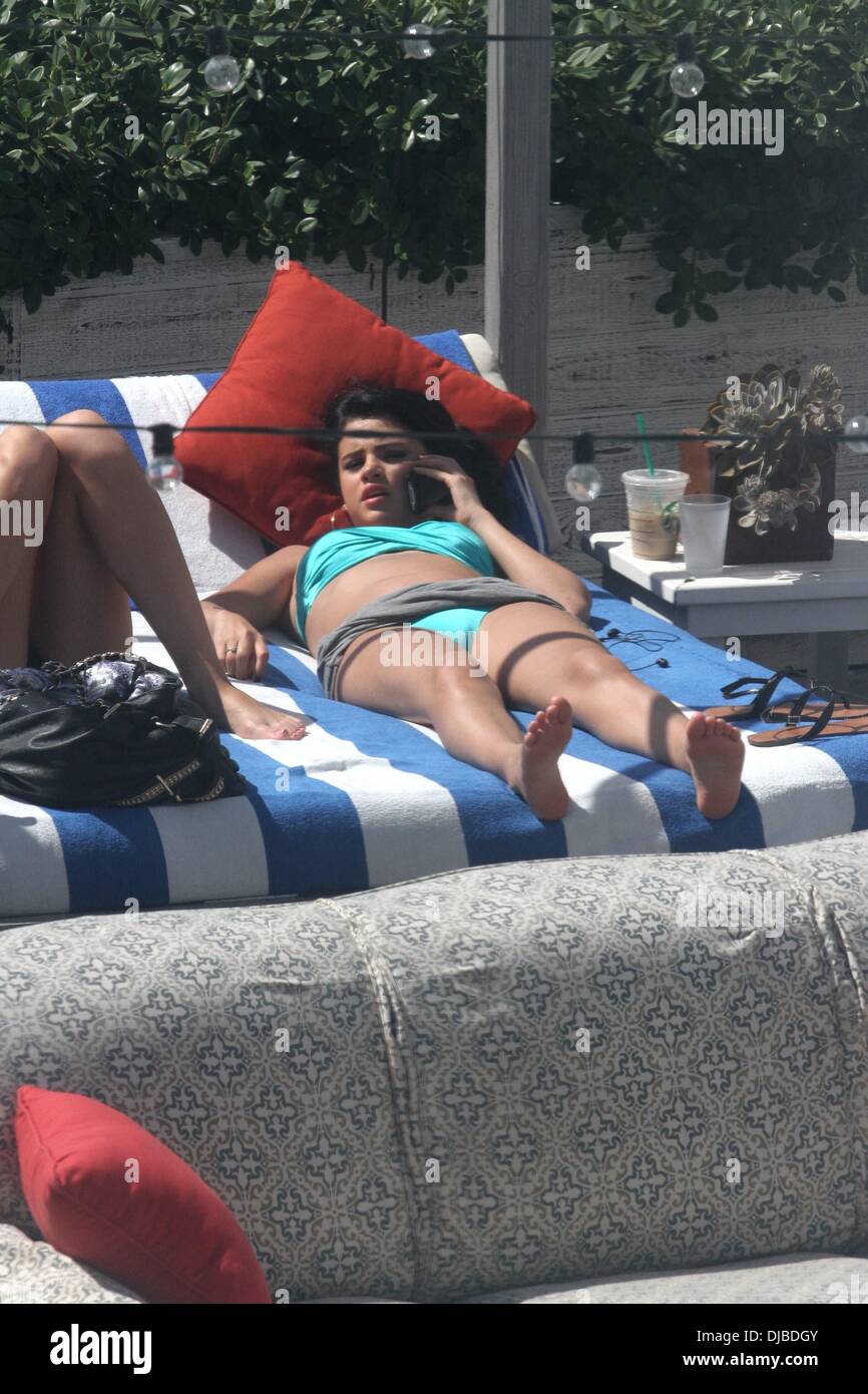 Selena Gomez and a friend sunbathe while on holiday in Miami Miami, Florida  - 17.09.12 Stock Photo - Alamy