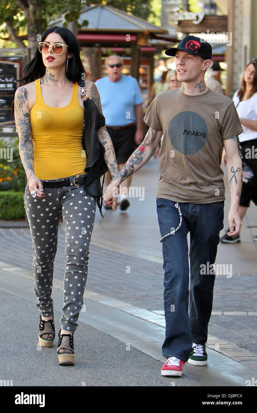 medley Antipoison Forbrydelse Kat Von D and boyfriend Deadmau5 seen shopping after having lunch at The  Grove Los Angeles, California - 20.09.12 Stock Photo - Alamy