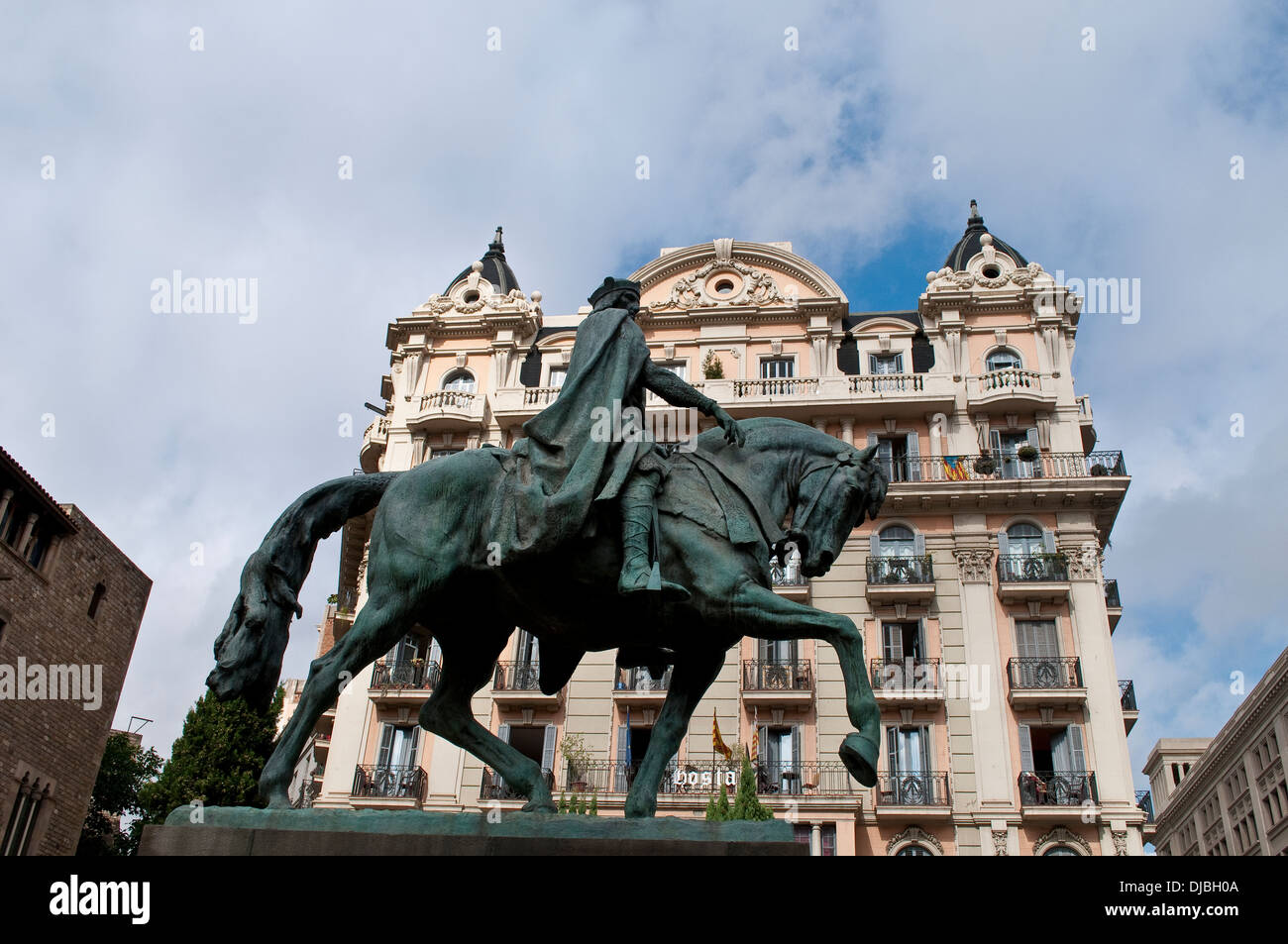 Statue of Ramon Berenguer III, Via Laietana, Barcelona, Spain Stock Photo