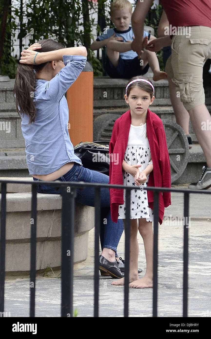 Katie Holmes And Daughter Suri Cruise Enjoy A Day At Brooklyn Bridge Park Featuring Katie 