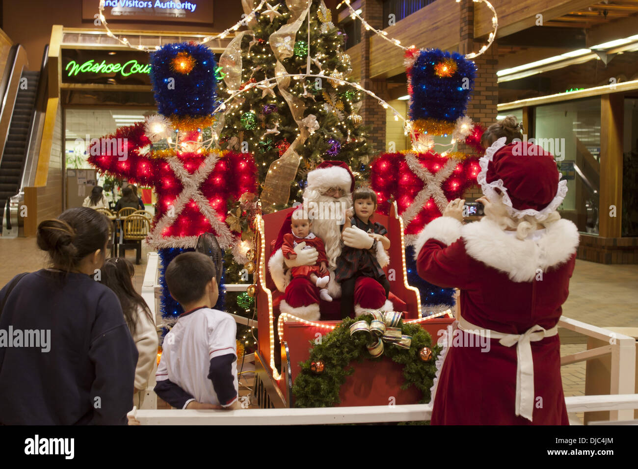 Reno, Nevada, USA. 26th November 2013.  Father Christmas offers seasonal cheer to kids and adults alike in Reno City Shopping Mall Credit:  Motofoto/Alamy Live News Stock Photo