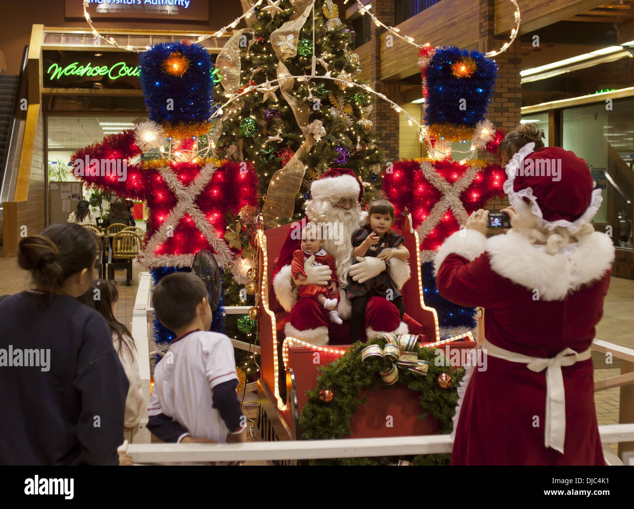 Reno, Nevada, USA. 26th November 2013.  Father Christmas offers seasonal cheer to kids and adults alike in Reno City Shopping Mall Credit:  Motofoto/Alamy Live News Stock Photo