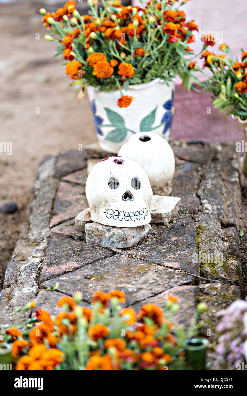 Flowers grave gravesite cemetery hires stock photography and images