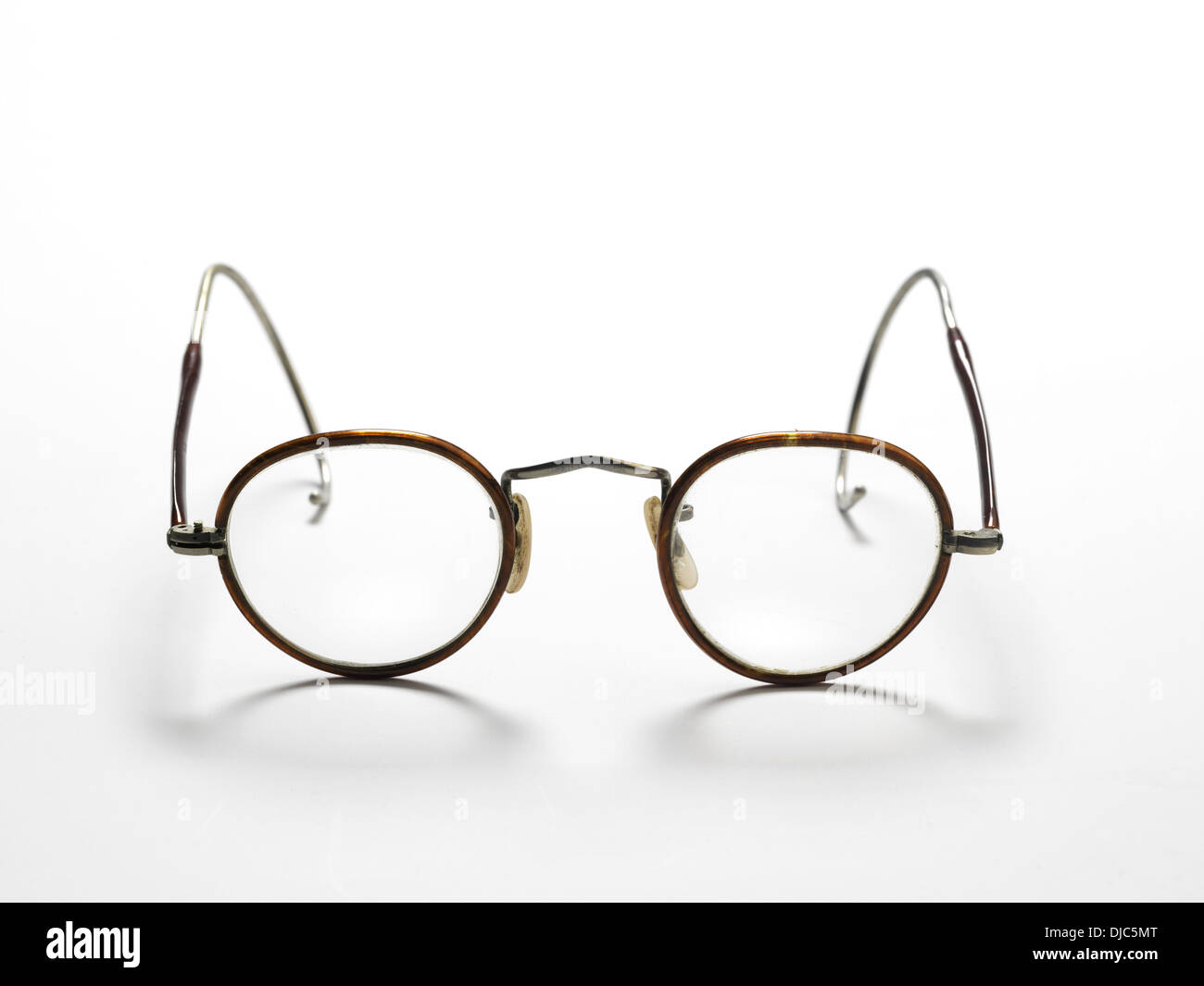 Old fashioned glasses hi-res stock photography and images - Alamy