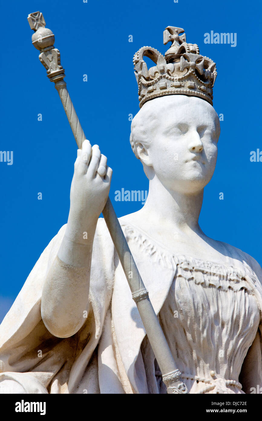 The impressive statue of Queen Victoria situated outside Kensington