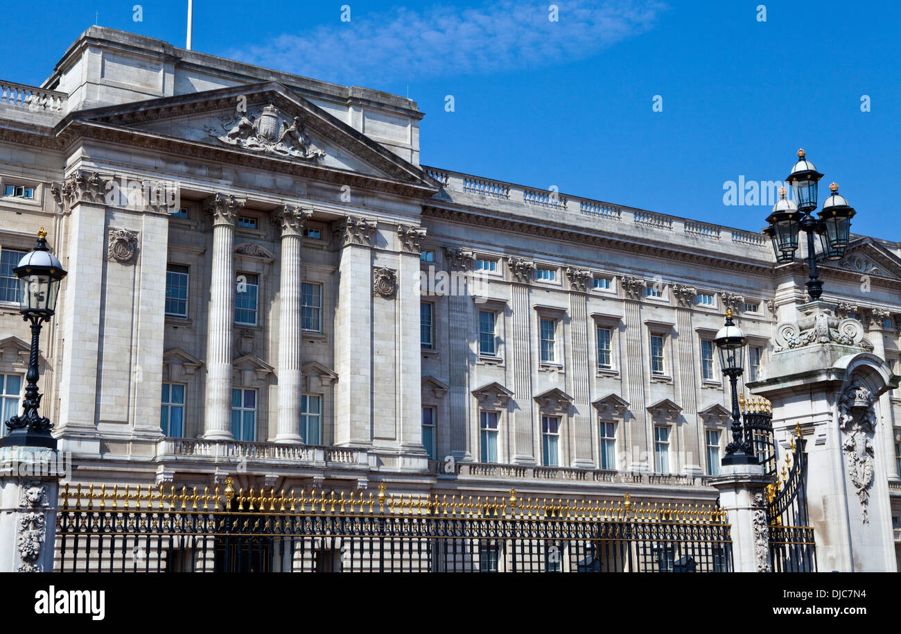 Buckingham Palace in London Stock Photo Alamy