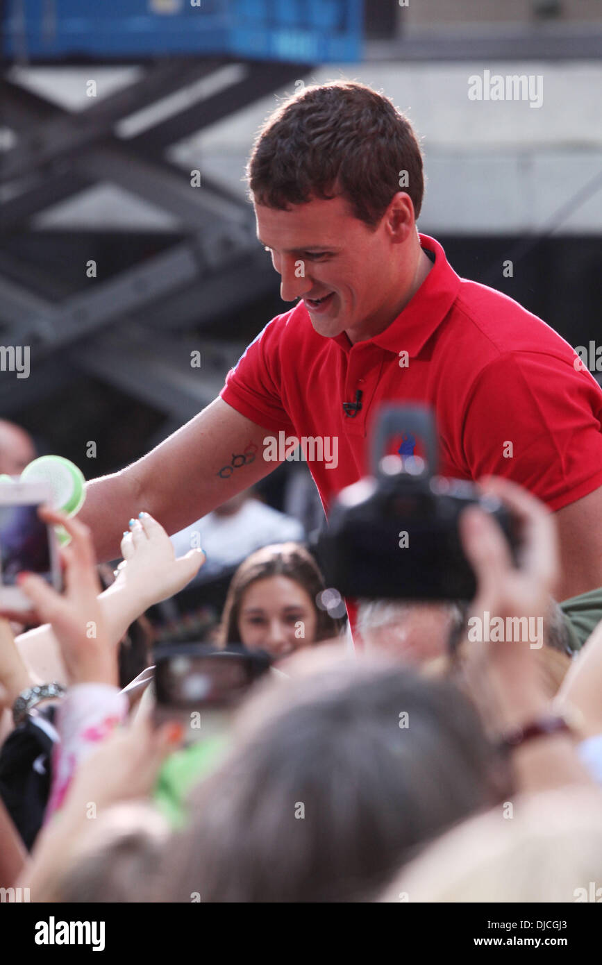 Ryan Lochte Carly Rae Jepsen performing live during the 'Today Show ...