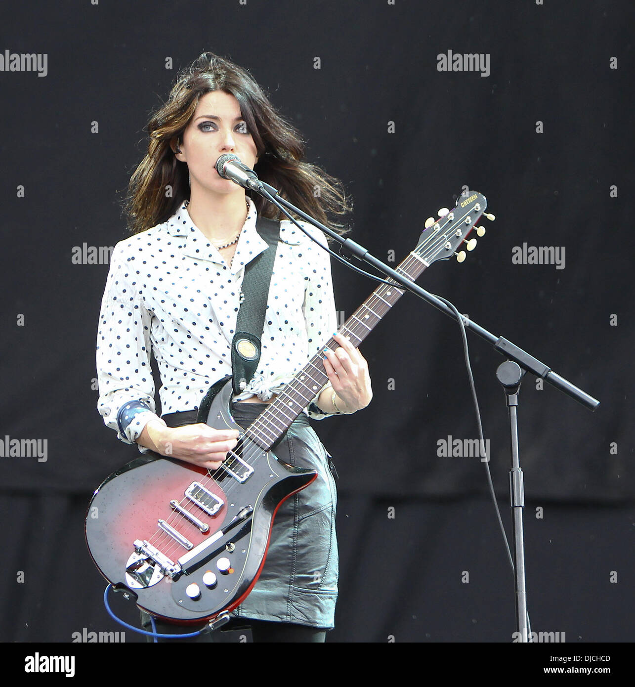 Laura-Mary Carter of Blood Red Shoes Reading Festival - Day  One-Performances Reading, England  Stock Photo - Alamy