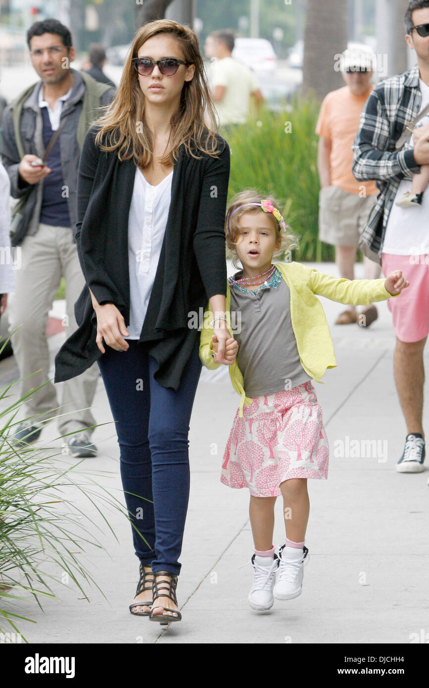 Jessica Alba and Honor Marie Warren have lunch in Beverly Hills Los(00)