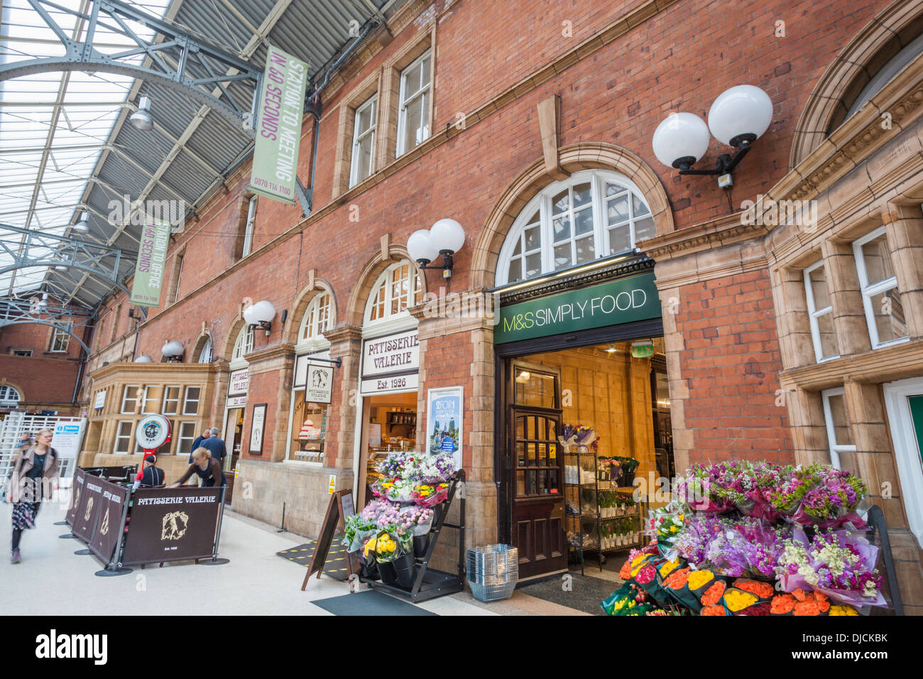 England, London, Marylebone Station, Shops Stock Photo Alamy